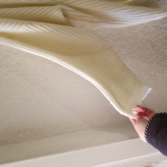 Long sleeved acrylic off White Cardigan - Picture 4 of 5